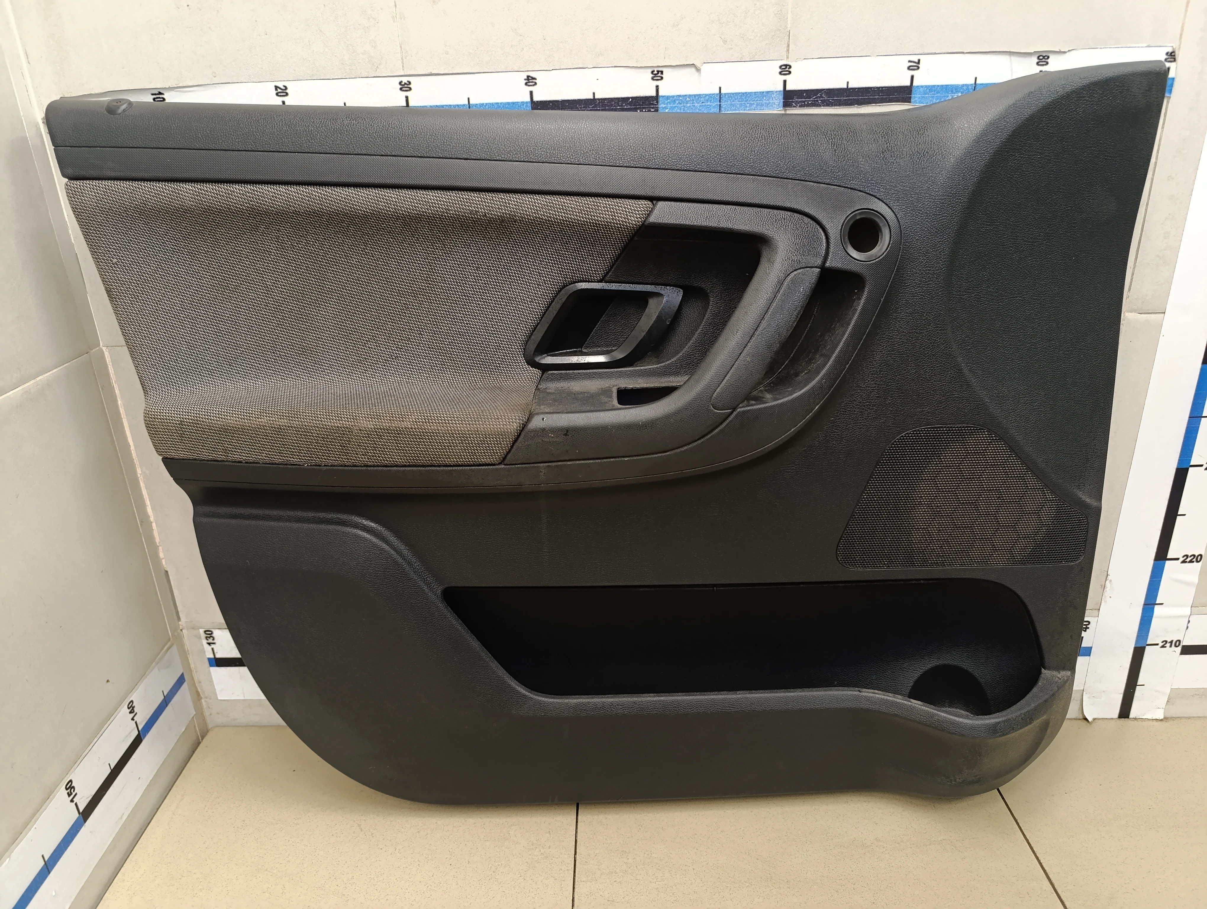 Обшивка двери передней левой Fabia 2007-2015