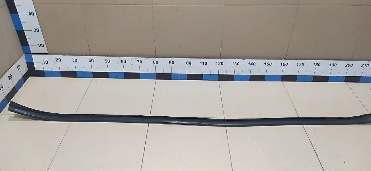 Уплотнитель двери Duster 2012>