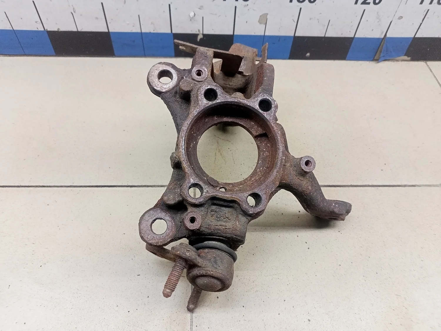 Кулак поворотный передний левый Tiguan 2011-2016