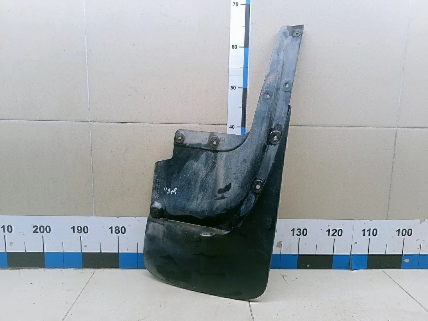 Брызговик задний правый LX 570