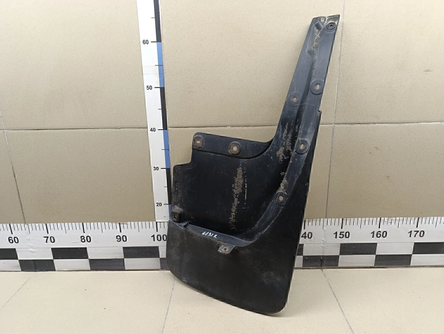 Брызговик задний правый LX 570