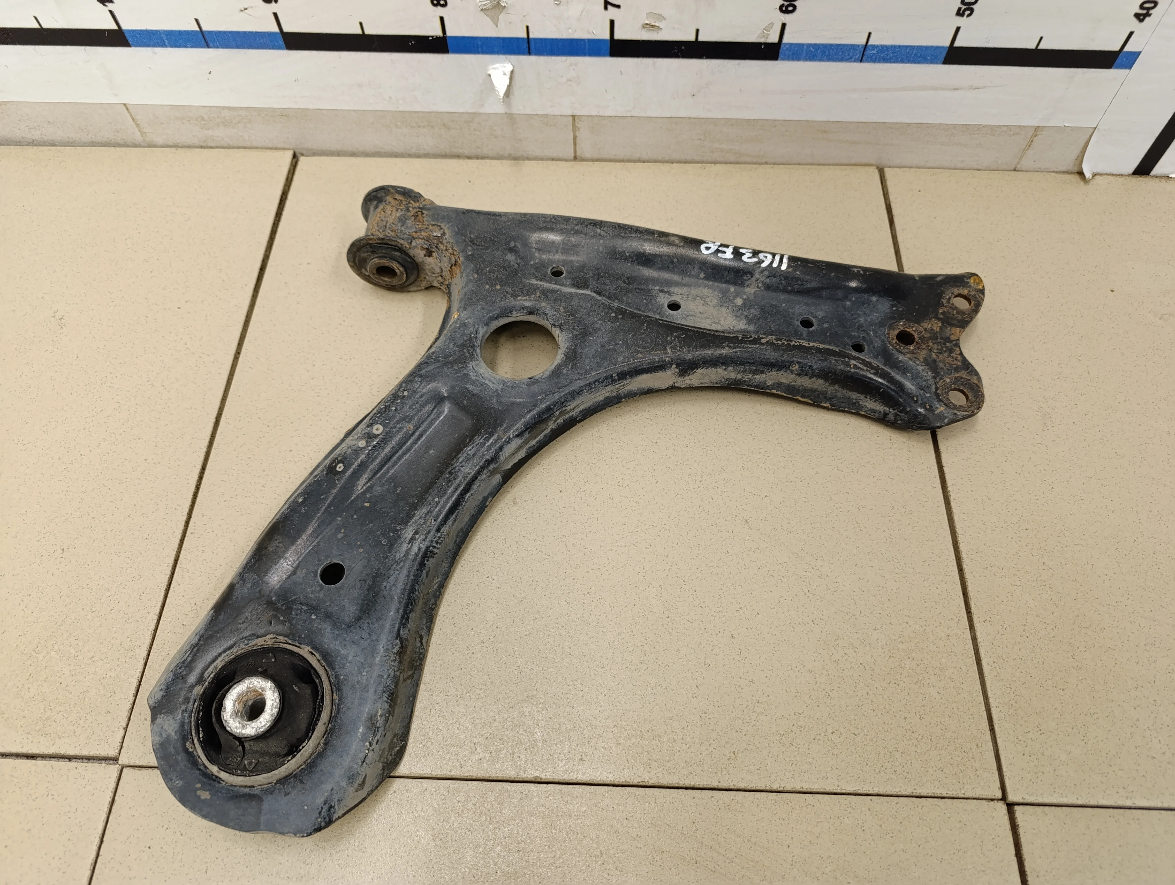 Рычаг передний правый Fabia 2007-2015