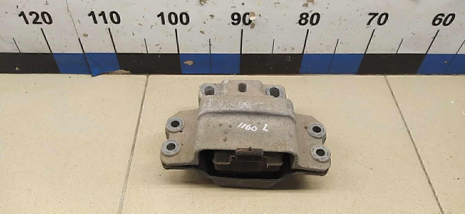 Опора двигателя левая Yeti 2009>