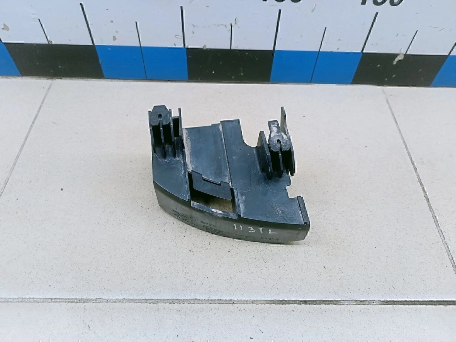 Кронштейн заднего бампера левый LX 570