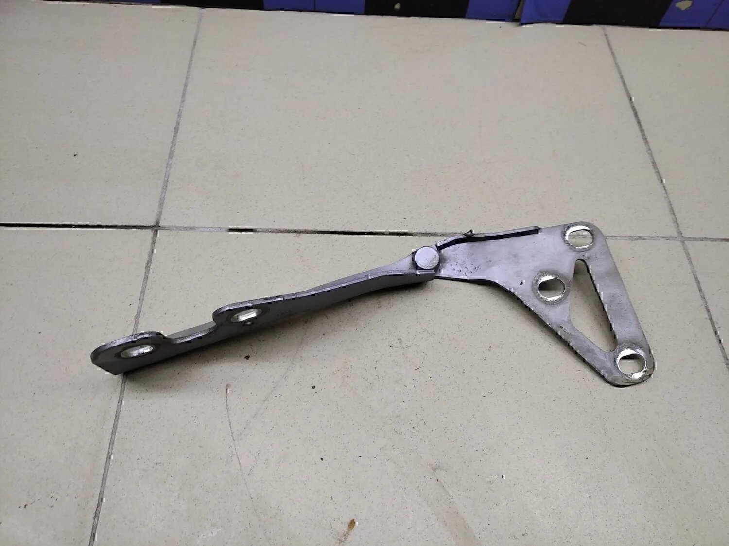 Петля капота правая Astra H / Family 2004-2015