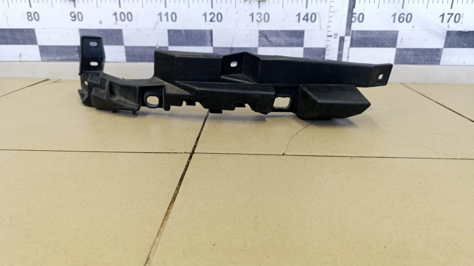 Кронштейн переднего бампера правый Fluence 2010>