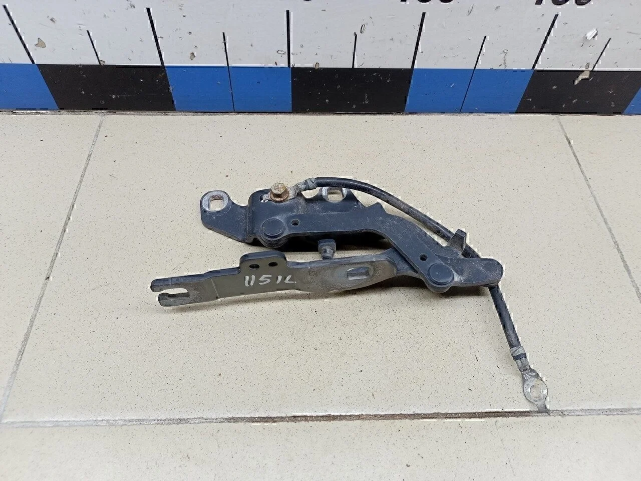 Петля капота левая 3-серия E90/E91 2005>