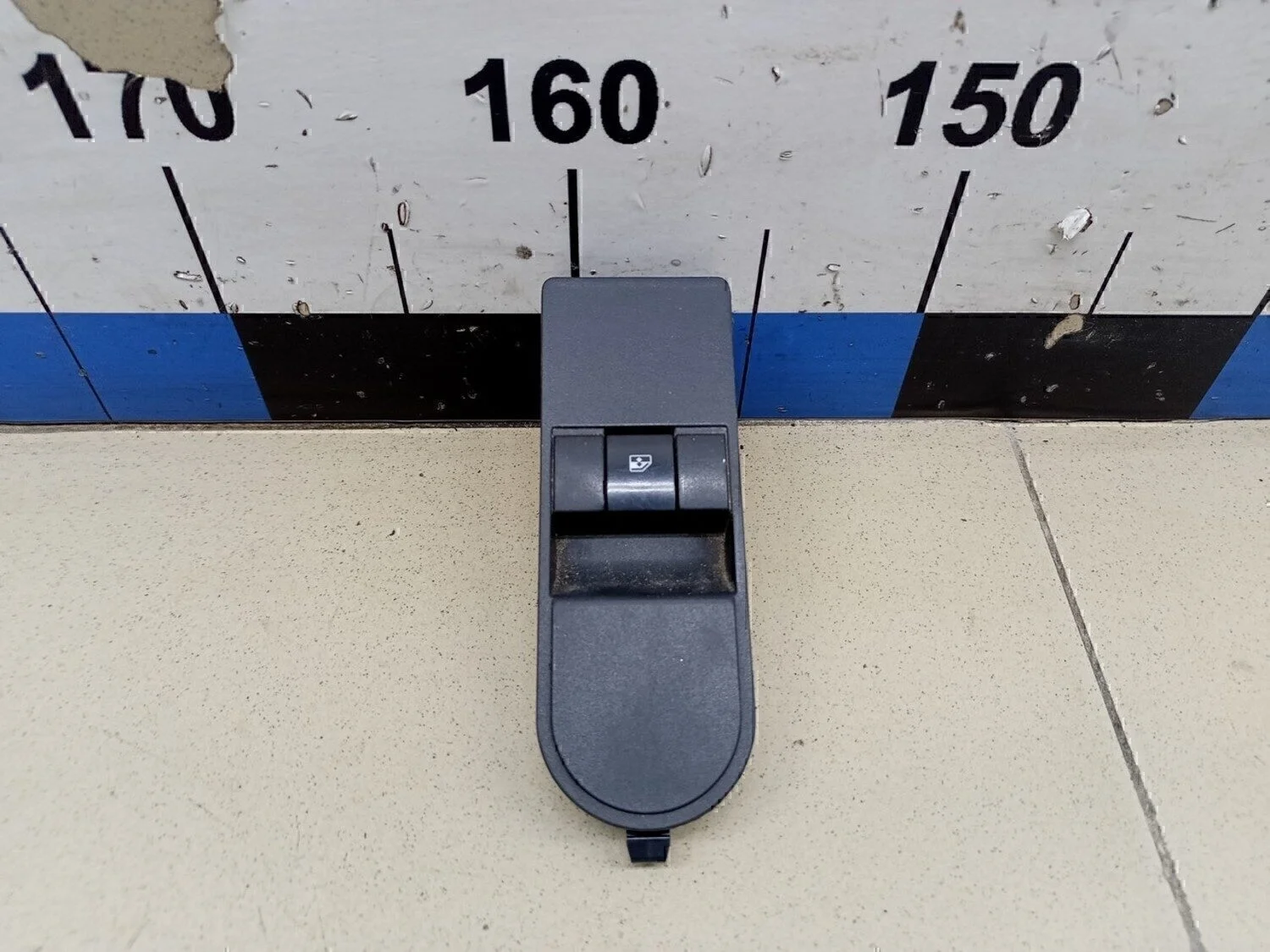 Кнопка стеклоподъемника Astra H / Family 2004-2015