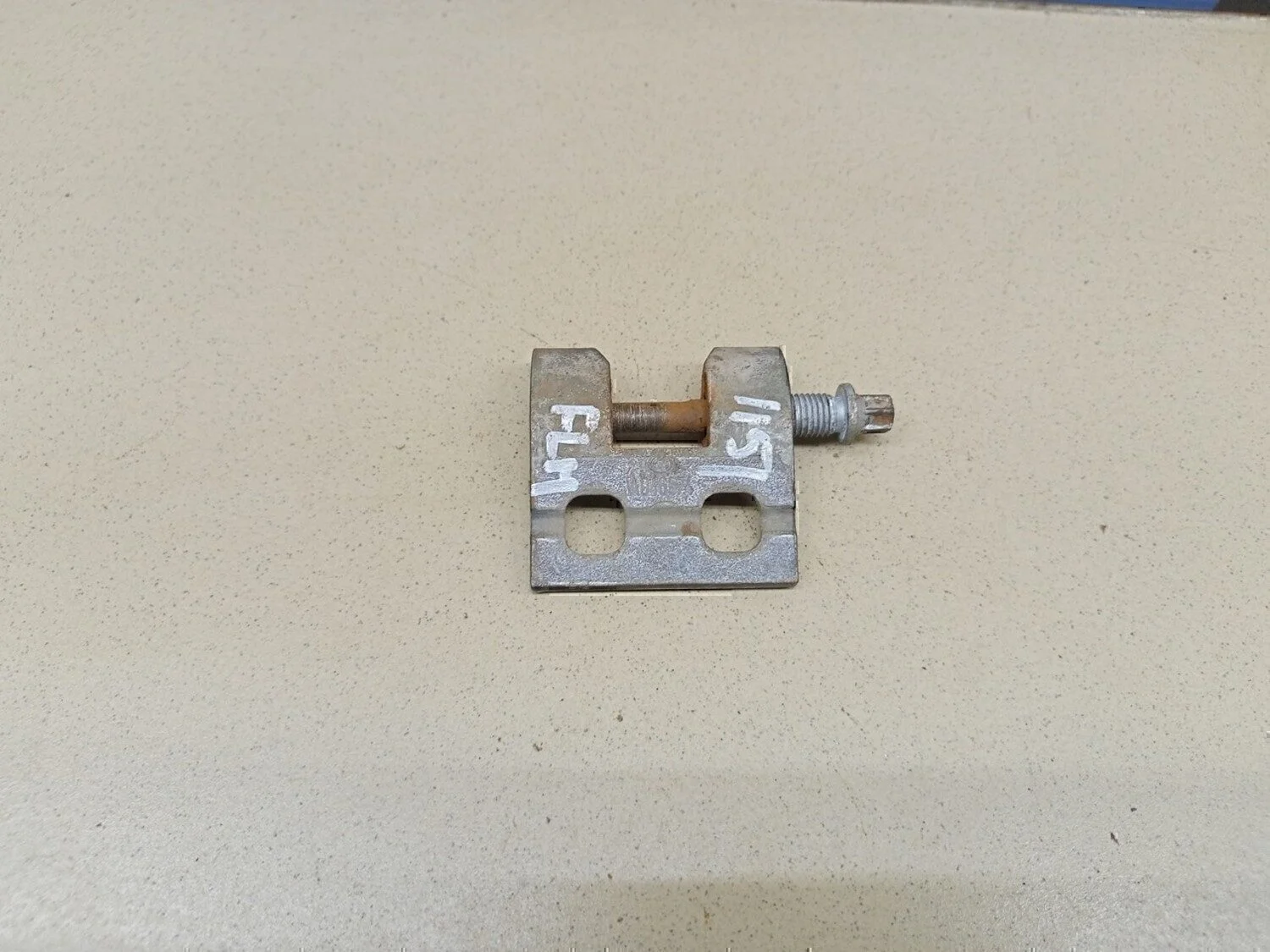 Петля двери 1-серия E87/E81 2004>