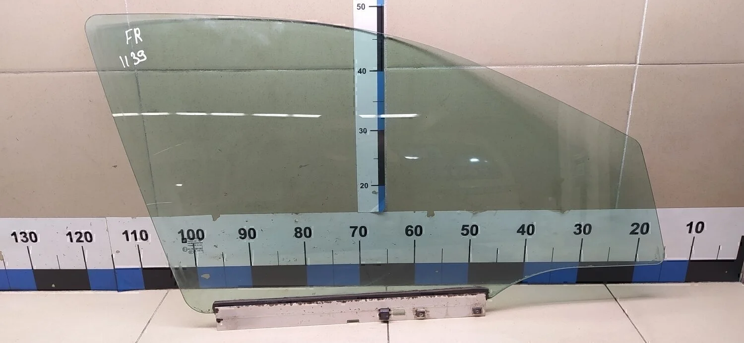 Стекло двери передней правой Astra H / Family 2004-2015