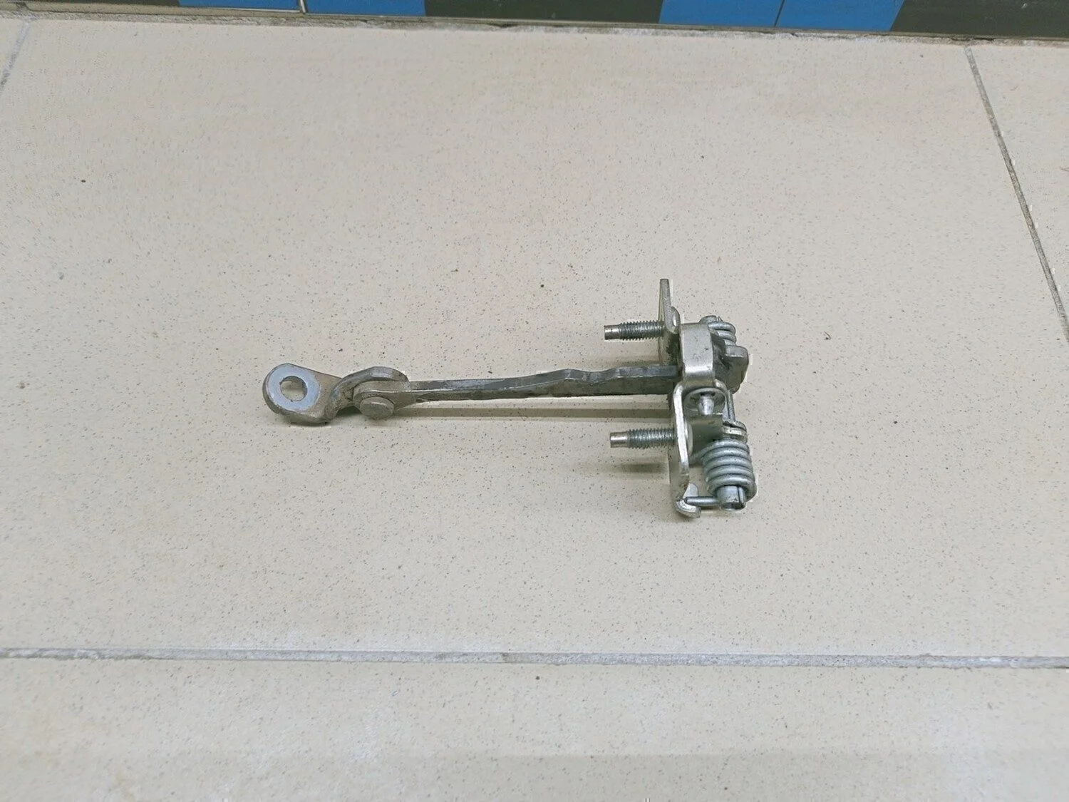 Ограничитель двери Duster 2012>