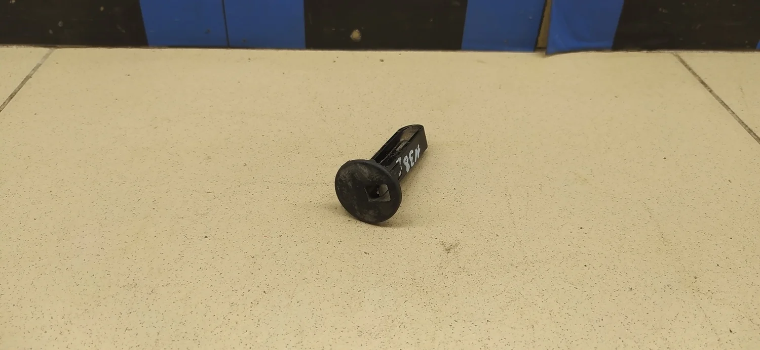 Кронштейн радиатора Duster 2012>