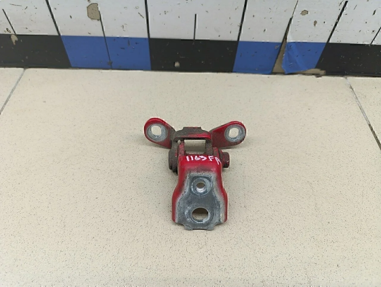 Петля двери Fabia 2007-2015