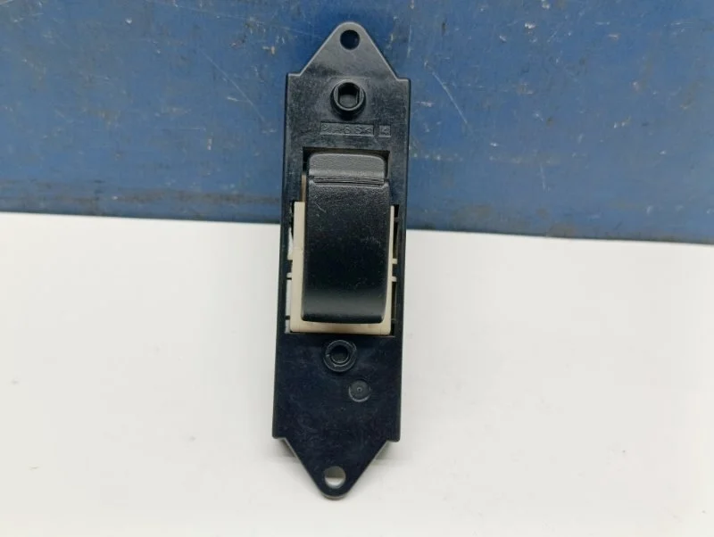 Кнопка стеклоподъемника Mitsubishi Lancer X MR587944, задняя левая