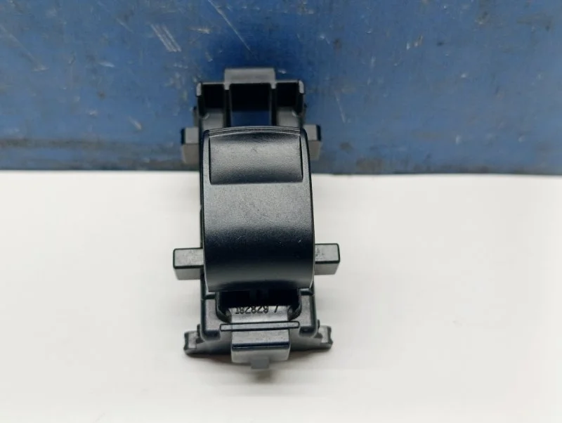 Кнопка стеклоподъемника Toyota Auris 2006-2012 848100D030 E150 1.6 1ZR, задняя правая