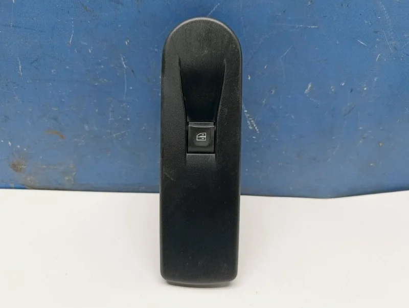 Кнопка стеклоподъемника Renault Kaptur с 2016- 254218614R 1, передняя правая