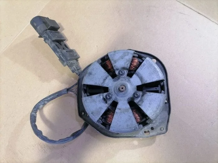 Моторчик вентиялтора охлаждения Audi A8 D3 (2002—2005)