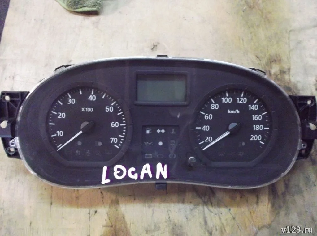 Панель приборов Renault Logan I (2004—2009)