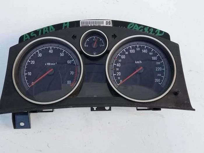 Панель приборов Opel Astra H (2004—2007)