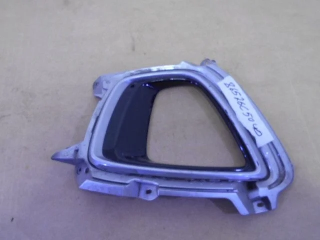 Рамка правой противотуманной фары Kia Sorento Prime III (2014—2017)