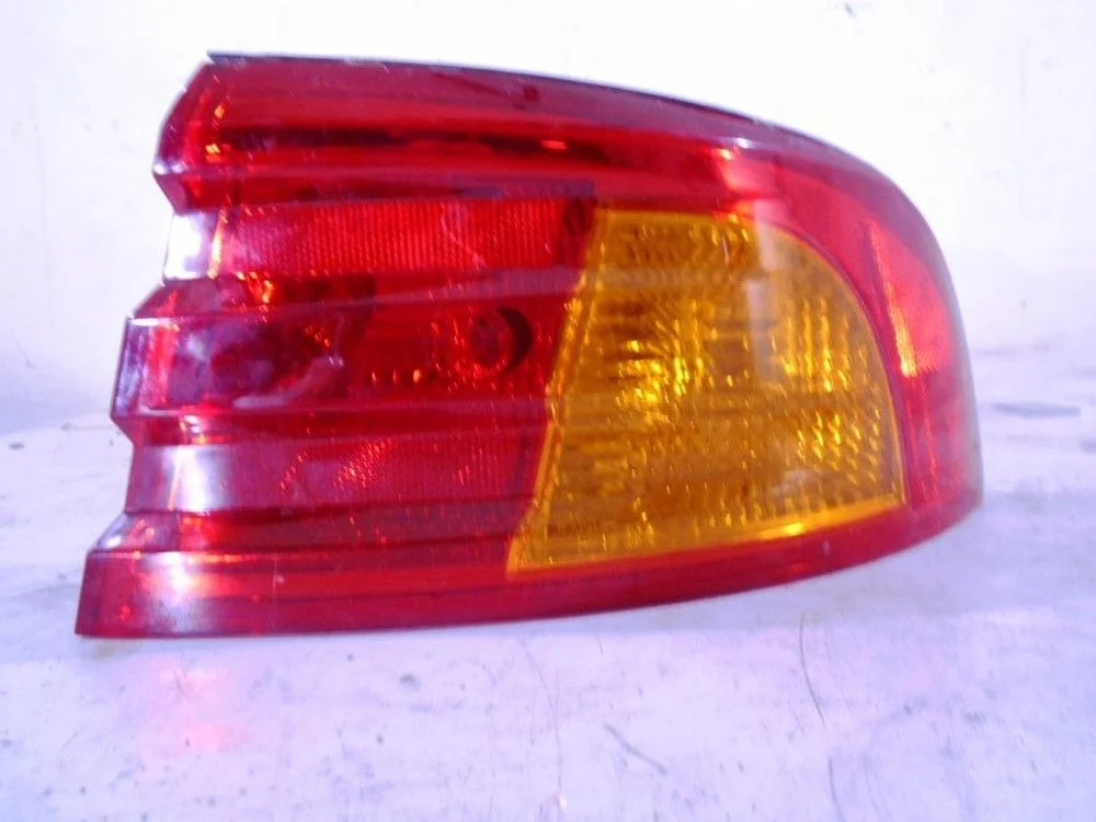 Фонарь задний наружный правый Kia Magentis I (2000—2003)