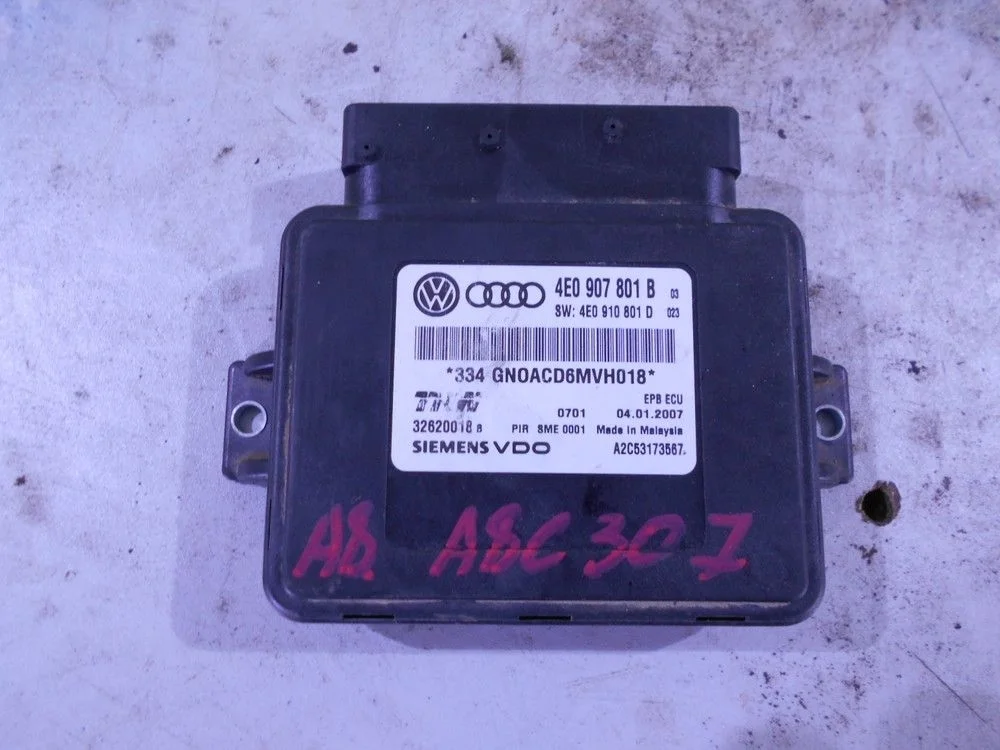 Блок управления стояночным тормозом Audi A8 D3 (2002—2005)