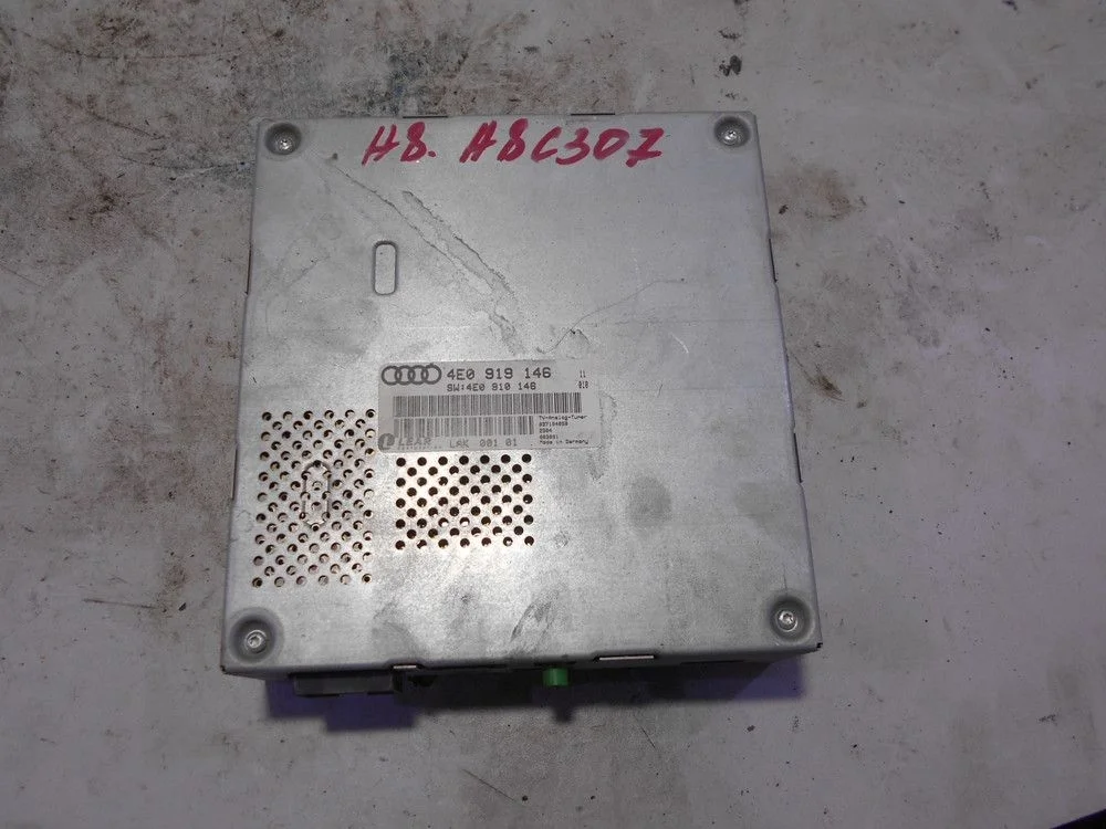 Тюнер TV Audi A8 D3 (2002—2005)