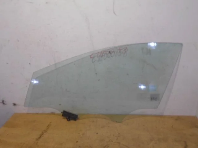 Стекло двери передней левой Hyundai i40 I (2011—2015)