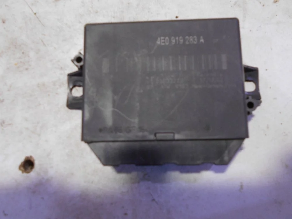 Блок управления парктроником Audi A8 D3 (2002—2005)