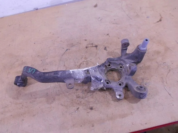 Кулак поворотный задний правый Hyundai Sonata V рестайлинг (2007—2010)