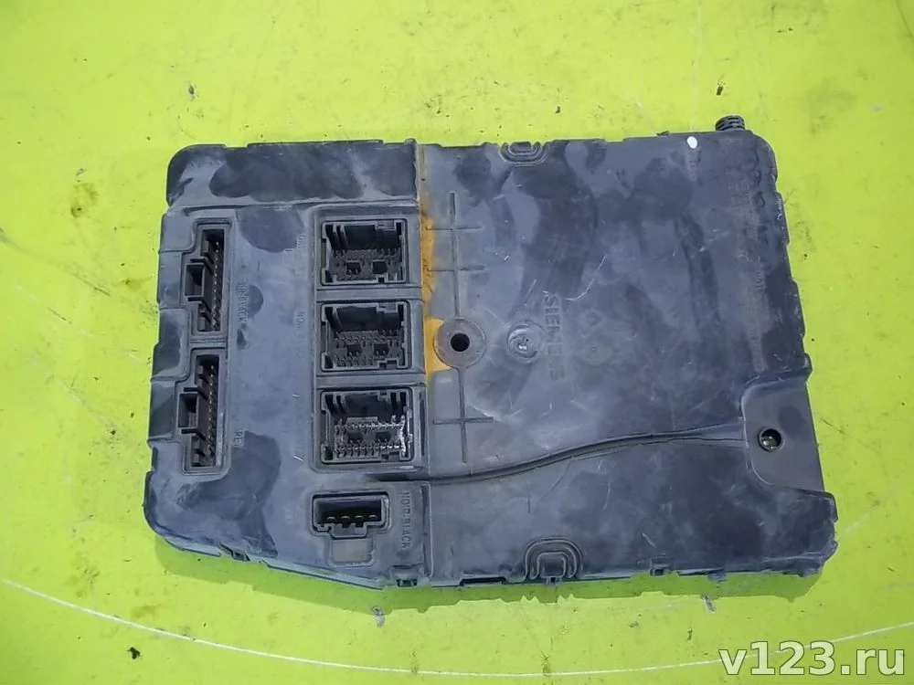 Блок предохранителей салонный (комфорта) Renault Megane II (2002—2006)