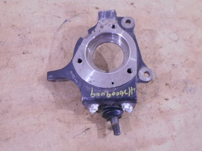 Кулак поворотный передний правый SsangYong Rexton II (2006—2012)