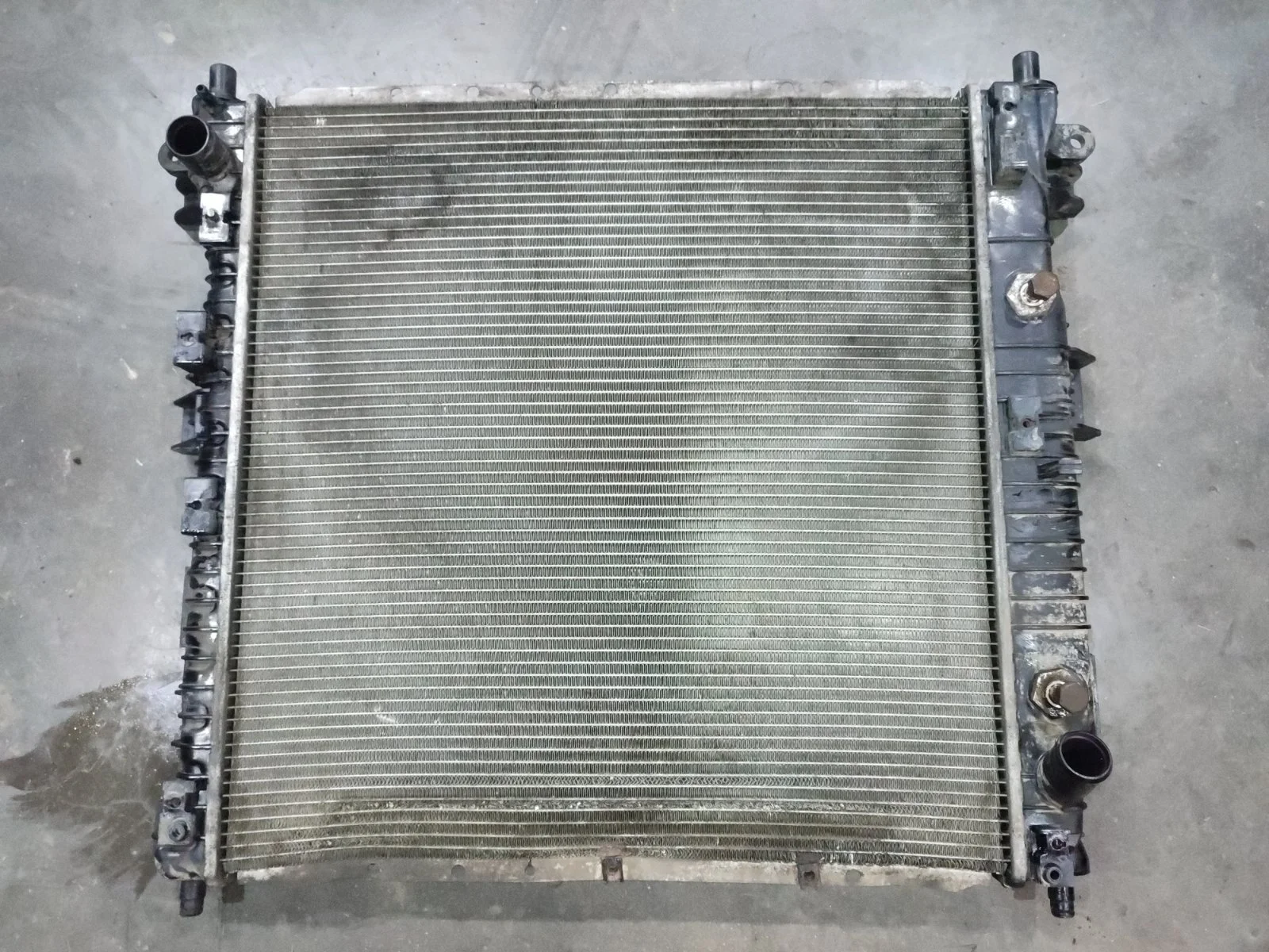 Радиатор охлаждения двигателя Ssang Yong Actyon 2007 C100
