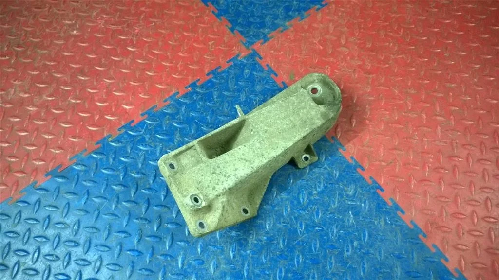 кронштейн двигателя BMW X5 E53  M54B30 231 лс 3.0i