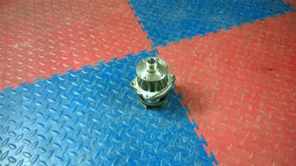 насос водяной помпа BMW X5 E53  M54B30 231 лс 3.0i