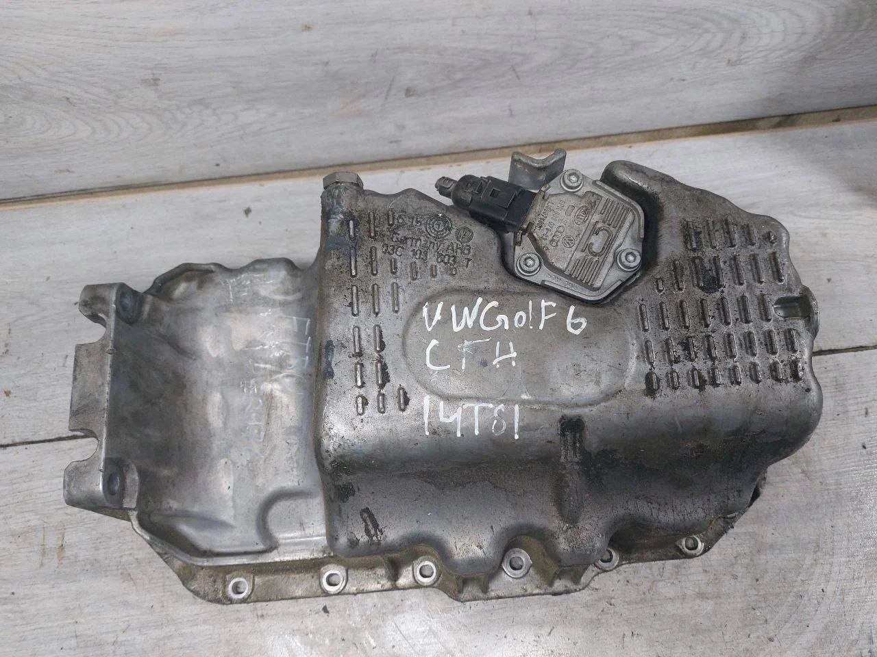 масляный поддон Volkswagen Golf 6