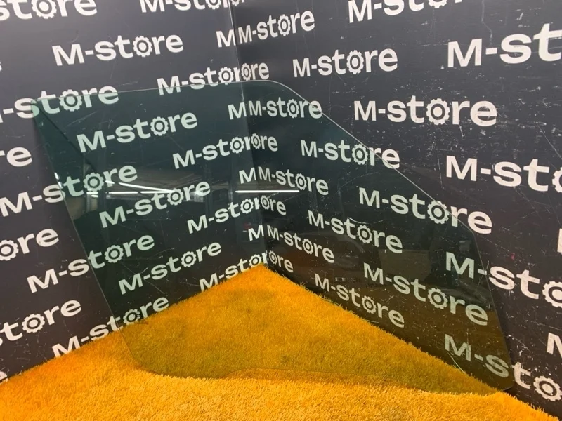 Стекло боковое Land Rover Range Rover 2002 CUB000082 L322 M62B44, переднее правое