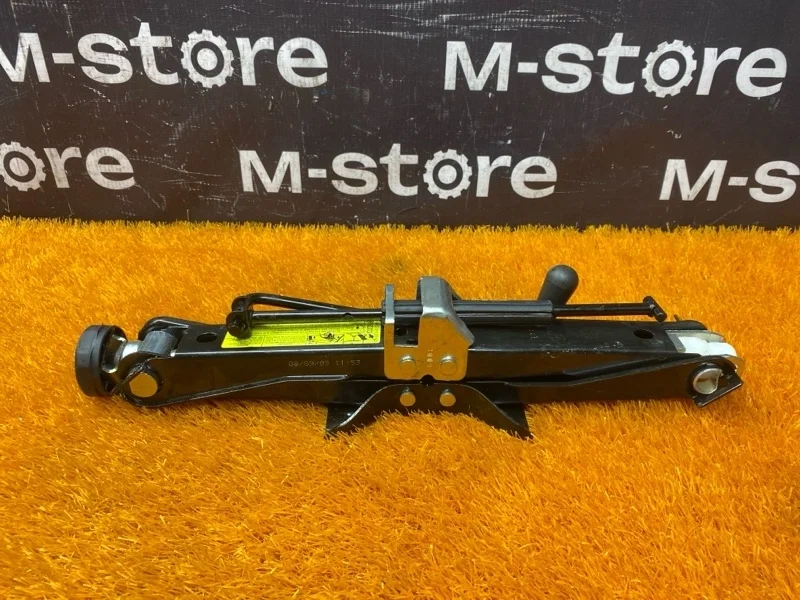 Домкрат Audi A4 2009 8K0011031D B8/8K CDH