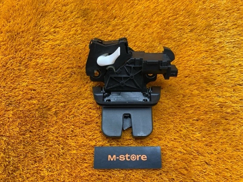 Замок багажника Audi Q7 2008 8P4827505C 4LB BAR