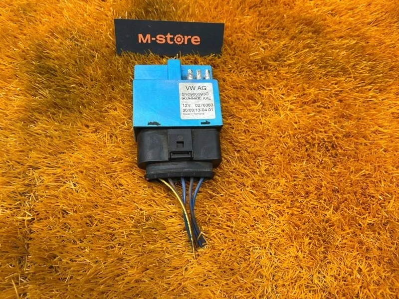 Блок управления топливным насосом Volkswagen Tiguan 2013 5N0906093C 5N CTHA