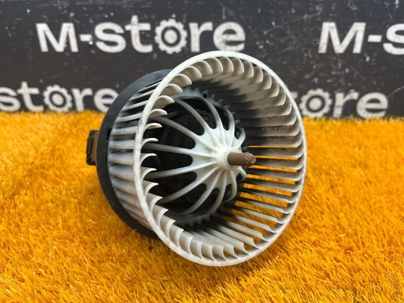 Мотор печки Volvo XC60 2011 6G9N18D413BA DZ44 B4204T6