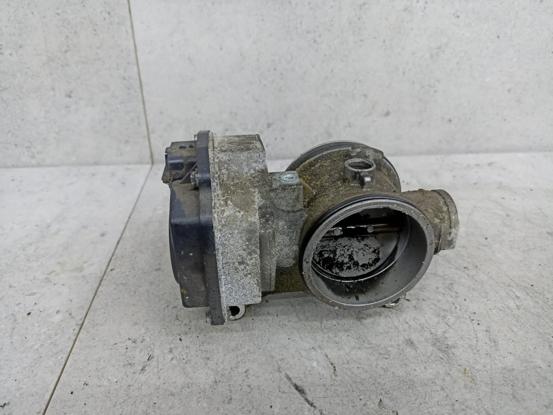 Дроссельная заслонка Lada Largus 2014 8200063652