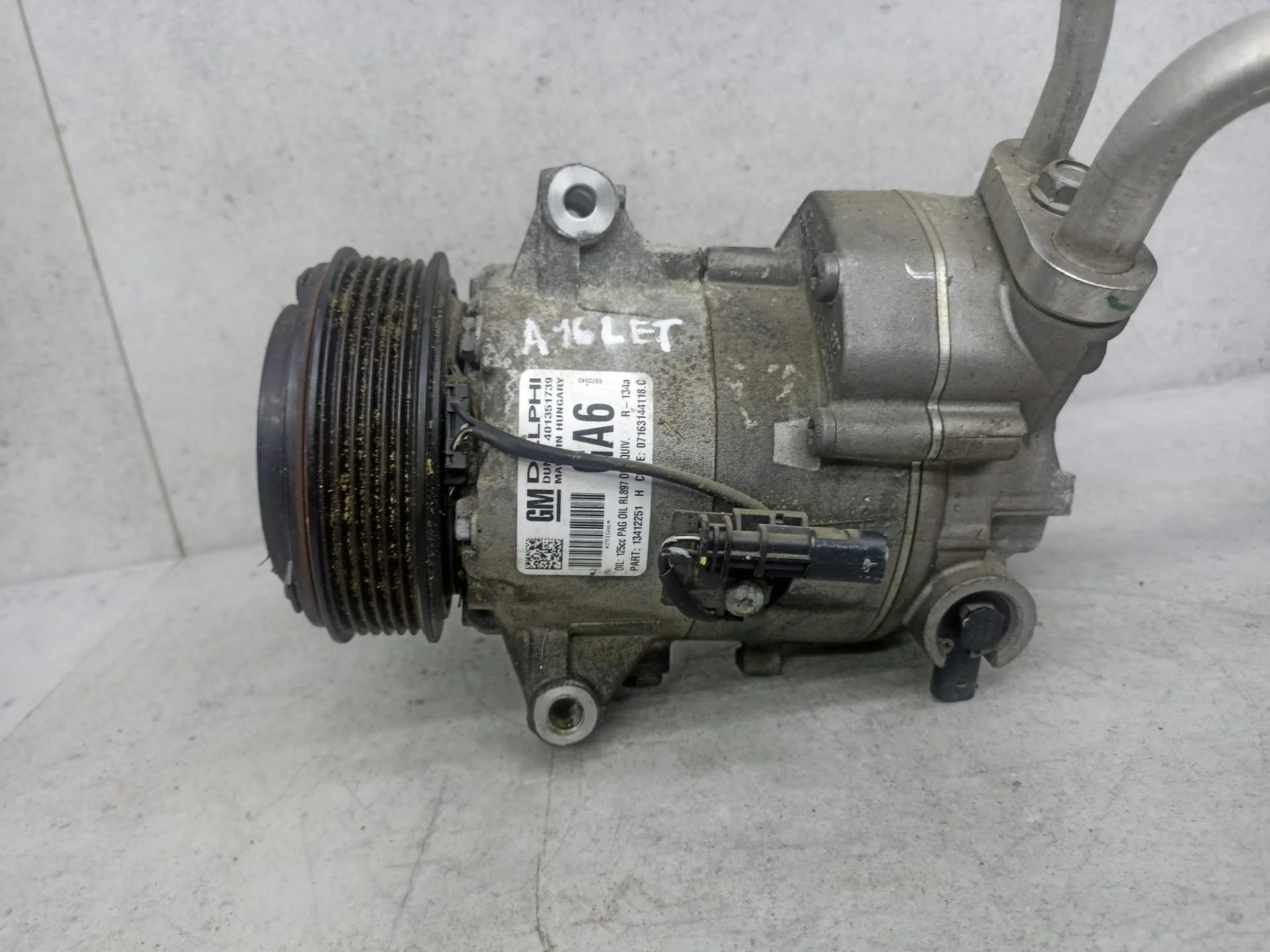 Компрессор кондиционера Opel Astra J 2011 13412251