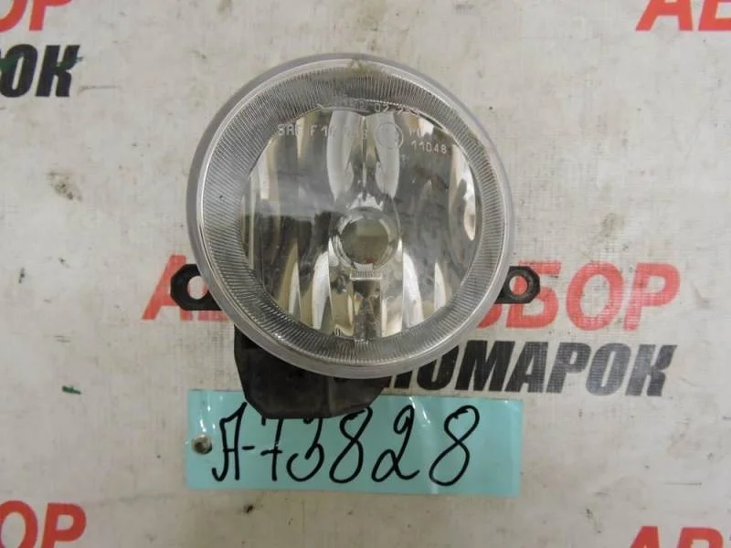 Фара противотуманная левая Toyota Auris (E150) 2006-2012