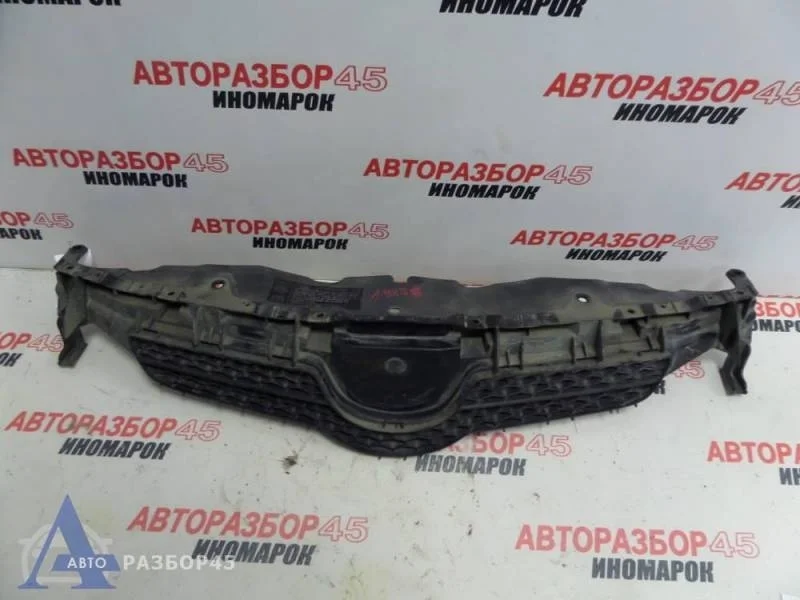 Решетка радиатора Toyota Auris (E150) 2006-2012
