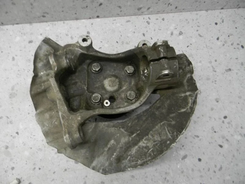 Кулак поворотный передний левый BMW 7-Series E65,E66 2001-2008