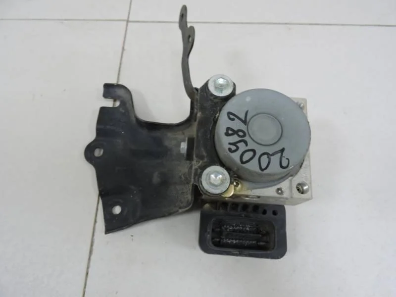 Блок ABS (насос) Toyota Corolla E150 2006-2013