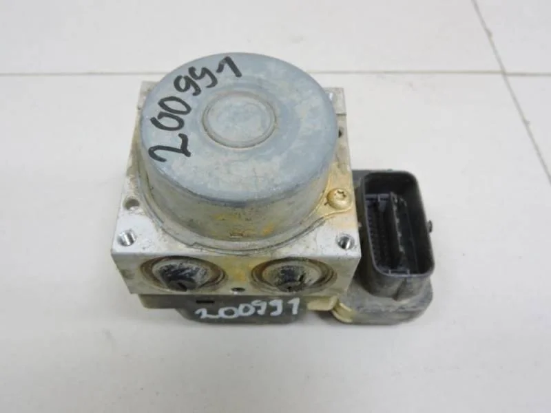 Блок ABS (насос) Toyota Corolla E150 2006-2013