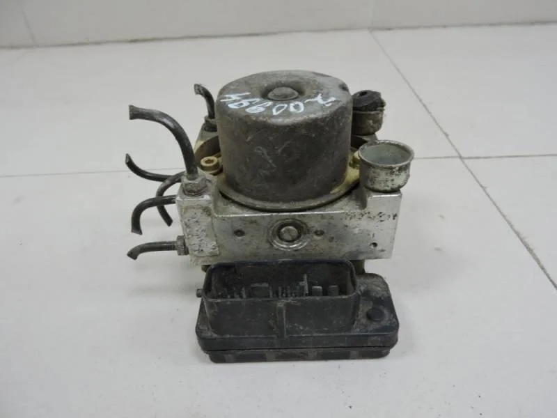 Блок ABS (насос) Mitsubishi Lancer 9  (CS/Classic) 2000-2011
