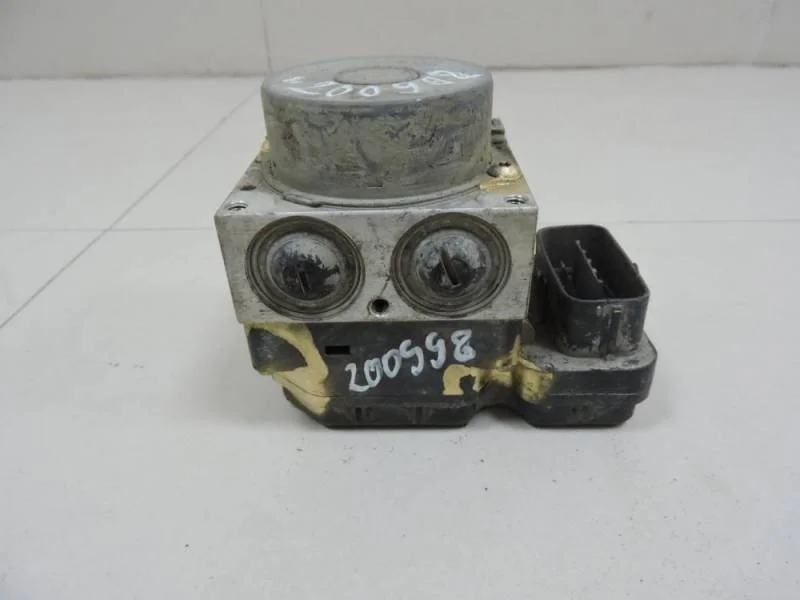 Блок ABS (насос) Toyota Corolla E150 2006-2013